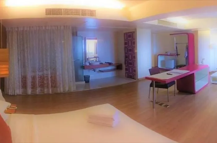 Veronica Hotel 3*